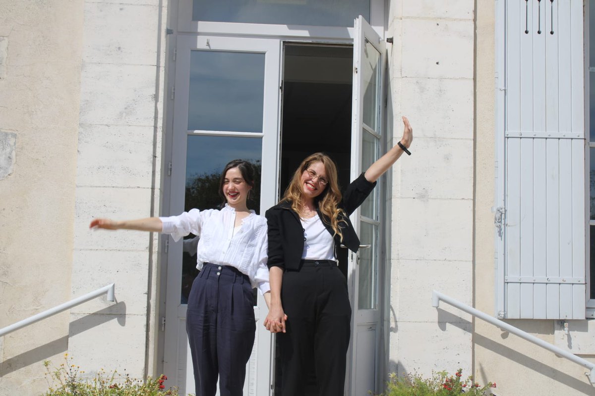 ZoEveryday's tweet photo. Update : on s'est PACSées 🎉 https://t.co/1fvxtUk4nH