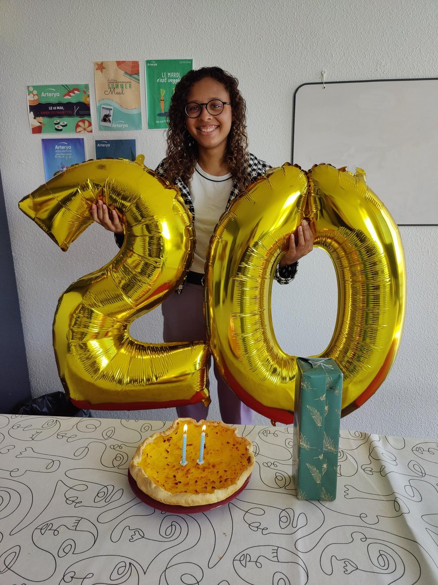 Chez Arterya, le bien-être de nos collaborateurs est primordial ! C’est pourquoi, nous fêtons les anniversaires de chacun comme il se doit 🥳🎂 
#HappyTeam #TeamBuilding