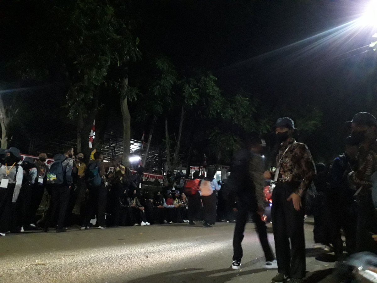 annisadwi033's tweet photo. Sama seperti hari pertama MPKMB, di hari kedua pun jam 5 harus udah di kampus 😉
#MPKMB59SVIPB 
#VOKASIIMPACT 
#IPBDIGDAYA 
#VOKASIJUARA 
#TheGlimpseStoryofGatamalaAgrinawa https://t.co/ihRVWuDm4p