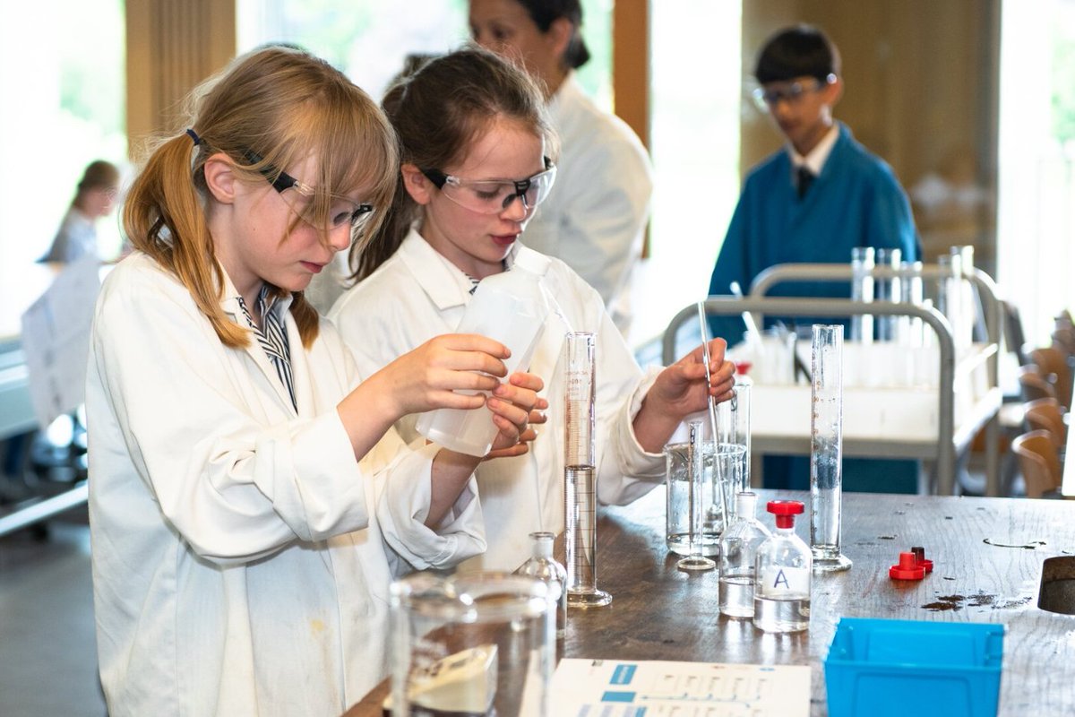 OundleSchJobs's tweet photo. ExpertEdLive Administrator wanted! This role gives an exciting opportunity to play a significant role in one of the UK's largest online school outreach programmes, providing technical support for this rapidly developing programme. Click for more info! https://t.co/pLLKWOA7la https://t.co/zf0BOeuiaV