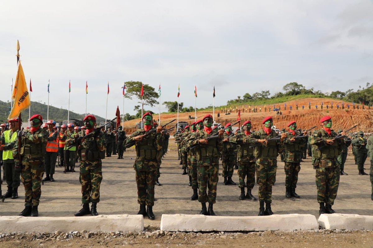 🇻🇪📢#Enterate||Desde el Fuerte Terepaima edo Lara, El GJ @vladimirpadrino en compañía del GJ. @dhernandezlarez y el Alto Mando militar, presidió acto de entrega y recepción de Viceministerios de @Servicios_MPPD, @viceplani_mppd, @INGEFANBoficial y del 2do. Cmdte. #CEOFANB y JEMC.