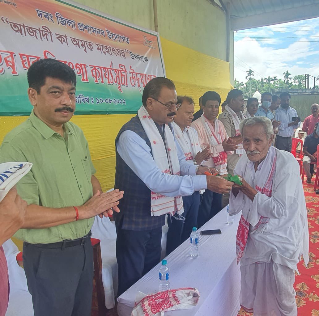 cmpatowary's tweet photo. Attended a programme on #HarGharTiranga  campaign organised by Darrang district administration at Sipajhar along with HMLA Dr. @paramarajbongsi &amp; other dignitaries.
I urge everyone to hoist the National Flag at their residences from 13th to 15th August. 
#AzadiKaAmritMahotsav https://t.co/psBBEXrHQe