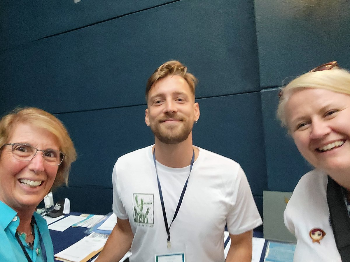 I finally got to meet two of the #seagrass rockstars @ISBW14 
I've been following @BoardshortsBen @ProjectSeagrass for years and recently following @Emma_seagrass  and her work with the global seagrass nursery seminars. Rock on!!