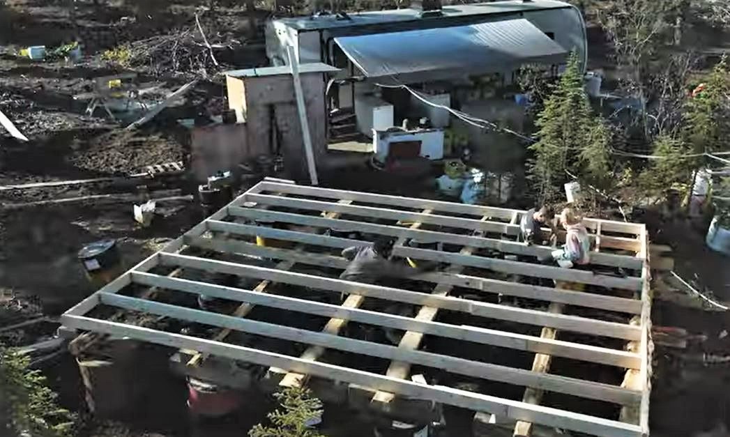 The new documentary “Okpik: Little Village in the Arctic” follows an Inuit and Gwich’in hunter as he builds a traditional Inuvialuit log cabin off the grid. Today on <a href="/180099Native/">nativeamericacalling</a>, Shawn Spruce talks with filmmaker <a href="/TiffanyAyalik/">Tiffany Ayalik</a> and <a href="/kylikkisoun/">Kylik Kisoun Taylor</a>.

nativeamericacalling.com/wednesday-augu…