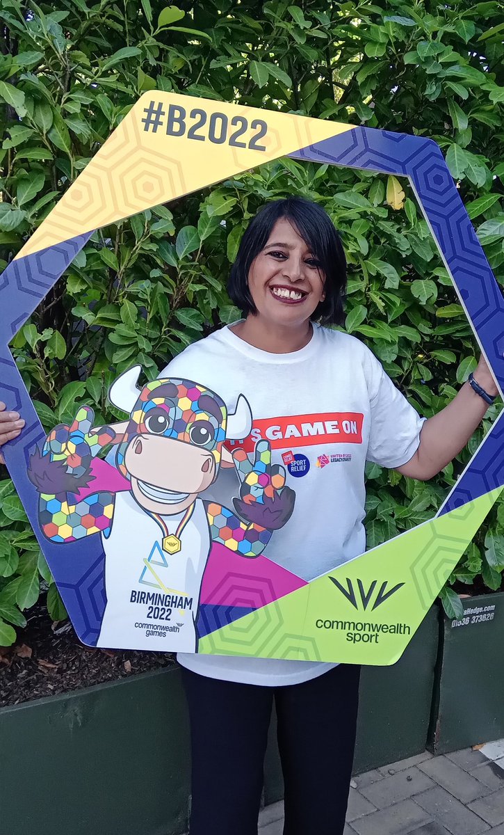 sportrelief's tweet image. A little highlight~

Despite some painful sciatica, Minaxi joined the #Move22 challenge and walked 22 miles during the #B2022 Games last week. With family &amp;amp; friends she's raised £1376 (!) 😯

🌟Thank you!🌟
Hope you got some autographs! #Inspiration @birminghamcg22