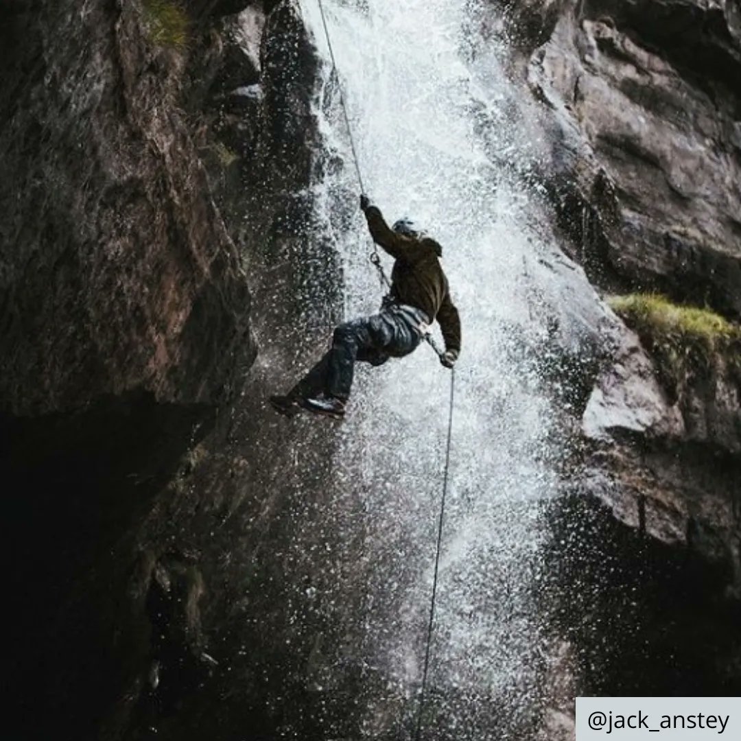 Feeling adventurous?😍 Explore more with the Skeabost Hotel. The perfect base to create your very own adventure🥾🎒🐬

Pick your perfect room here👇
skyehotel.co.uk/skeabost/rooms/

📸instagram.com/jack_anstey/ 
Photographer and travel adventurer