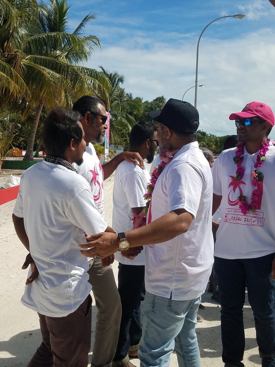 BigeyBrow's tweet photo. #HeppingNow
Thaa.Gaadhiffushi ah @ProgressPartyMV ge leadership team vadaigathun.
#CandidateNo1 #Hawwa https://t.co/gmhFEOrmai