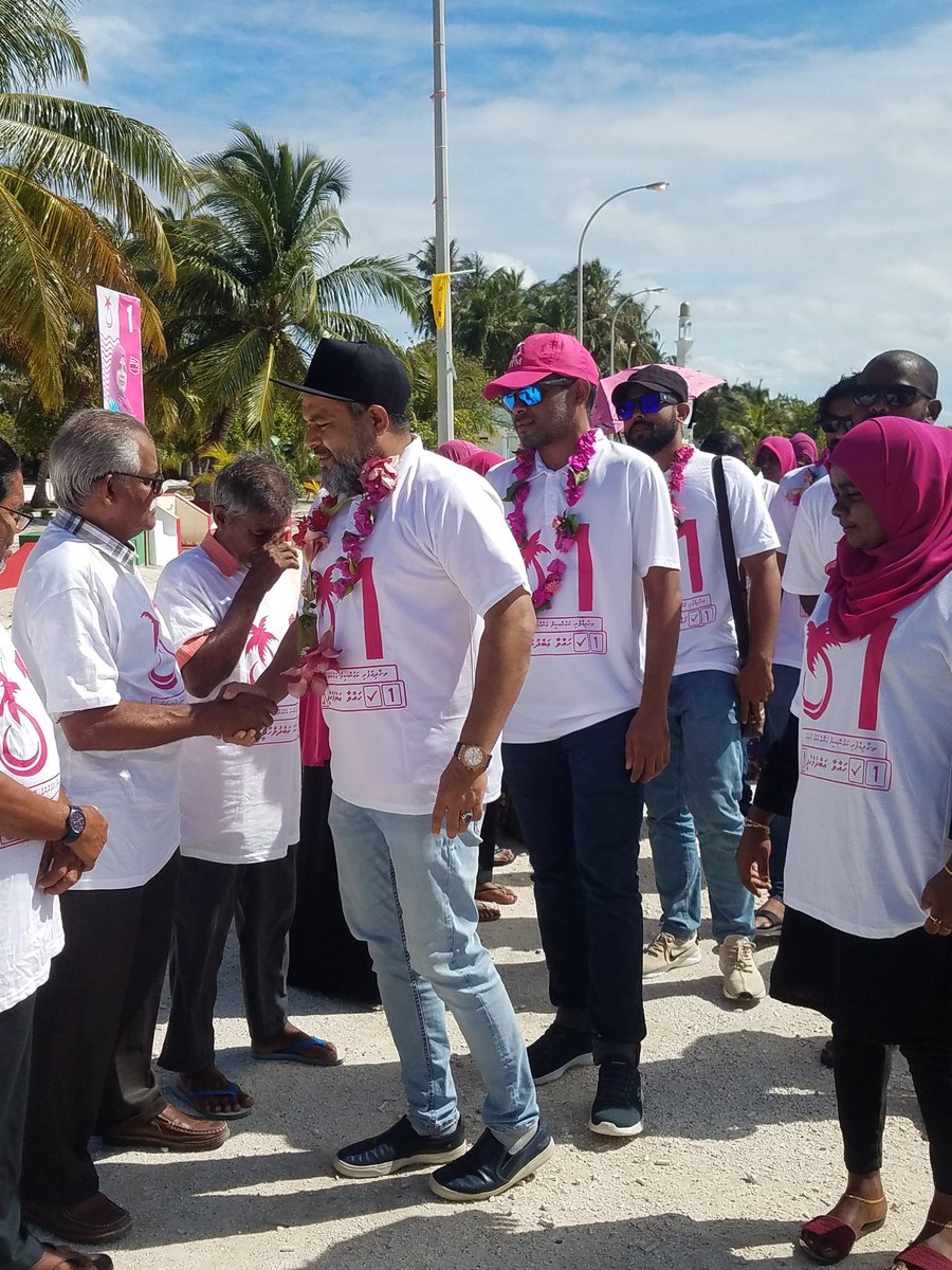 BigeyBrow's tweet photo. #HeppingNow
Thaa.Gaadhiffushi ah @ProgressPartyMV ge leadership team vadaigathun.
#CandidateNo1 #Hawwa https://t.co/gmhFEOrmai