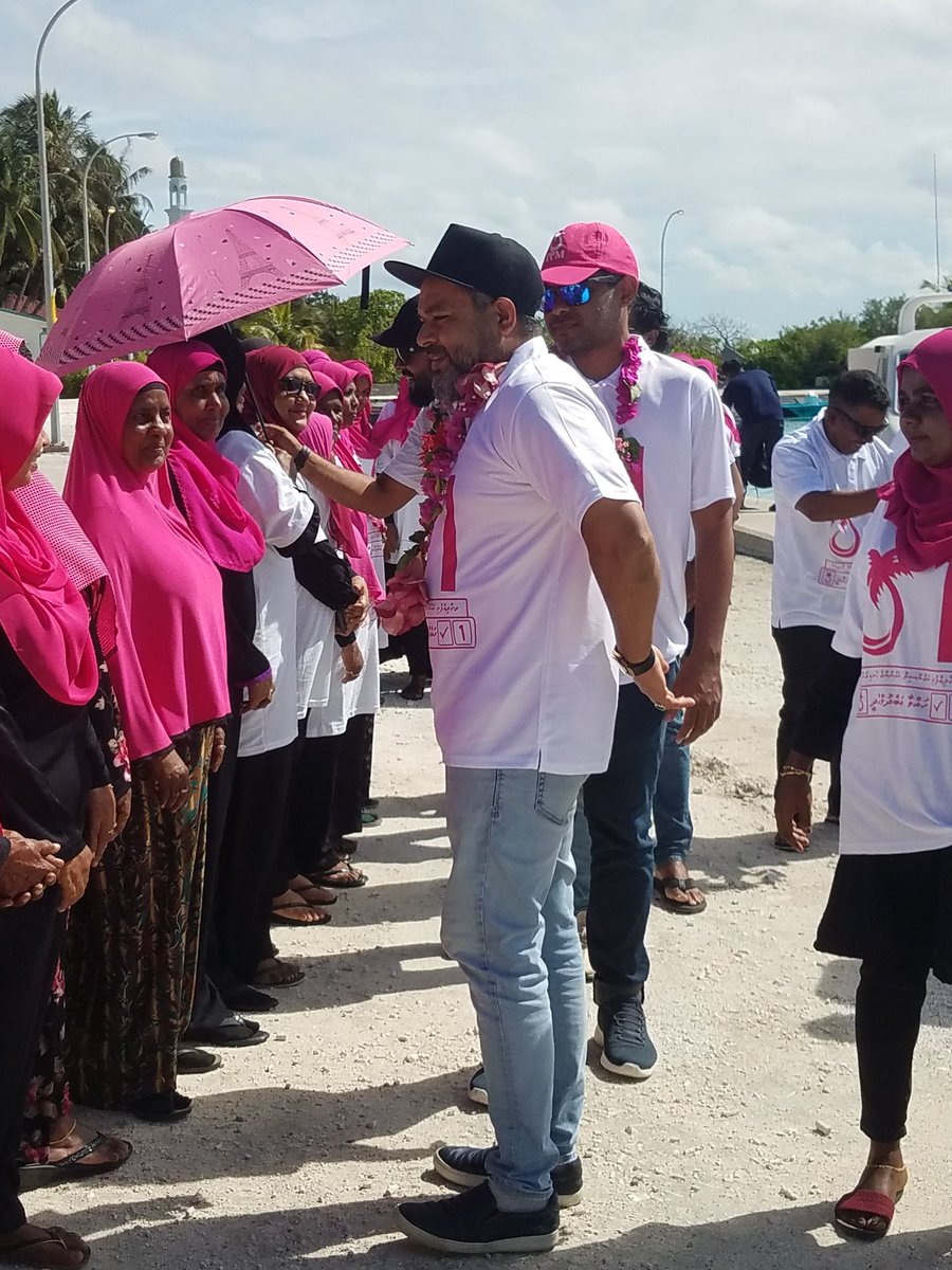 BigeyBrow's tweet photo. #HeppingNow
Thaa.Gaadhiffushi ah @ProgressPartyMV ge leadership team vadaigathun.
#CandidateNo1 #Hawwa https://t.co/gmhFEOrmai