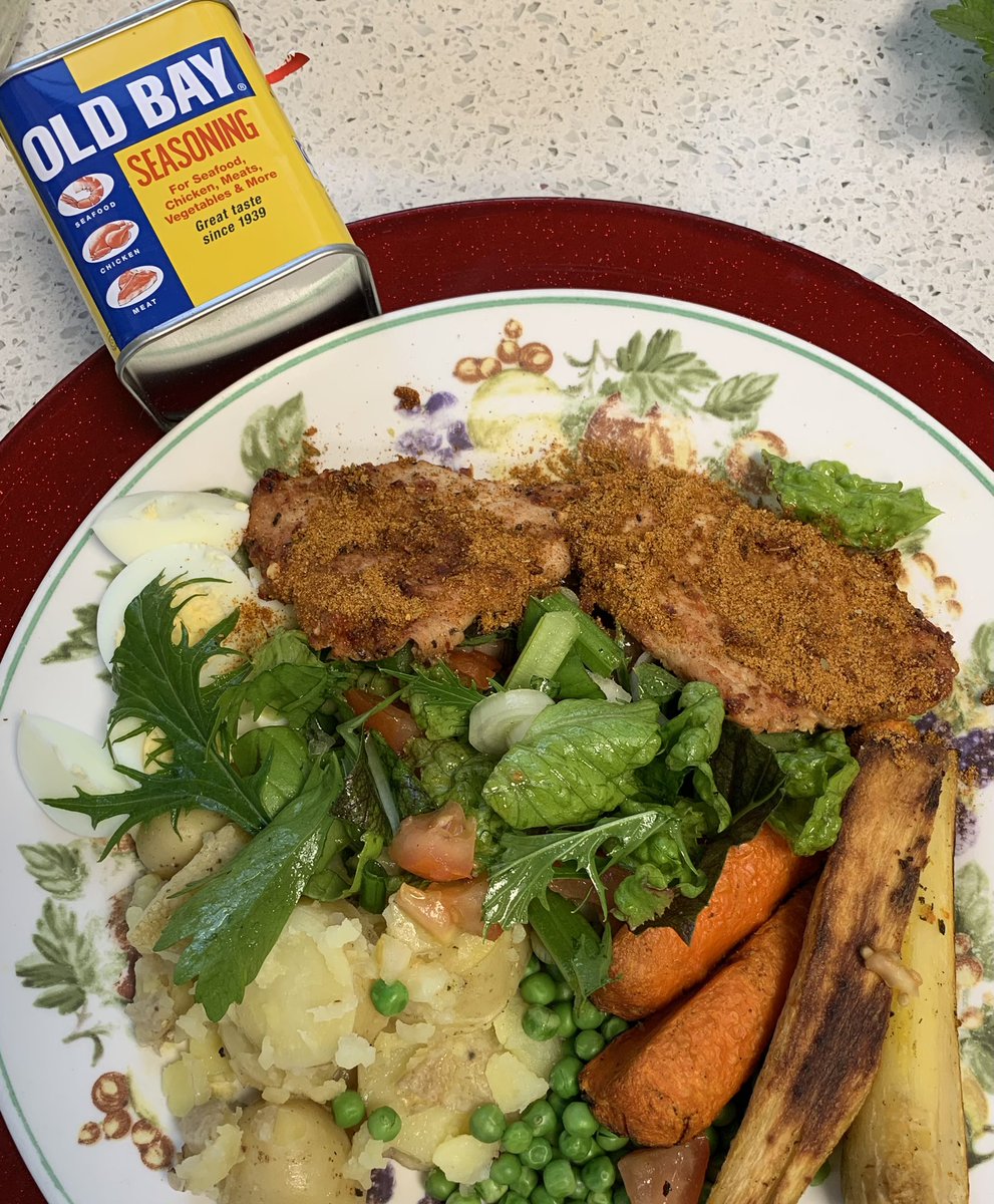 KentishLass28's tweet photo. Old Bay Seasoning really livened up this turkey steak and salad!  It’s a great spice to have in the cupboard as you can add it to any meat, vegetables, seafood, sprinkle it on chips or pasta and loads of other food- it’s so versatile and tastes fab!!! ❤️❤️❤️. #ItsGoodOnThatToo https://t.co/IukvgTcCiz