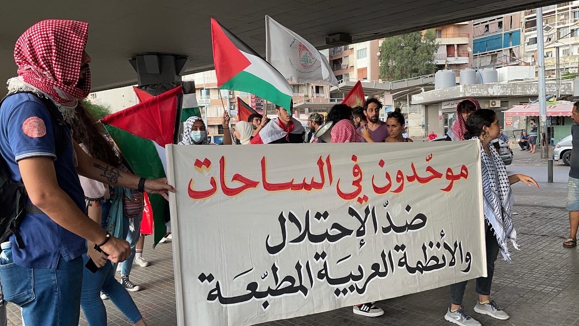 Propaganda_rm's tweet photo. ٨ آب ٢٠٢٢، من المسيرة في بيروت التحاماً مع غزة و المقاومة الفلسطينية بوجه الإحتلال الصهيوني و سفارات أنظمة التطبيع البرجوازية من مصر الى الإمارات. https://t.co/wHkuYdbRB7