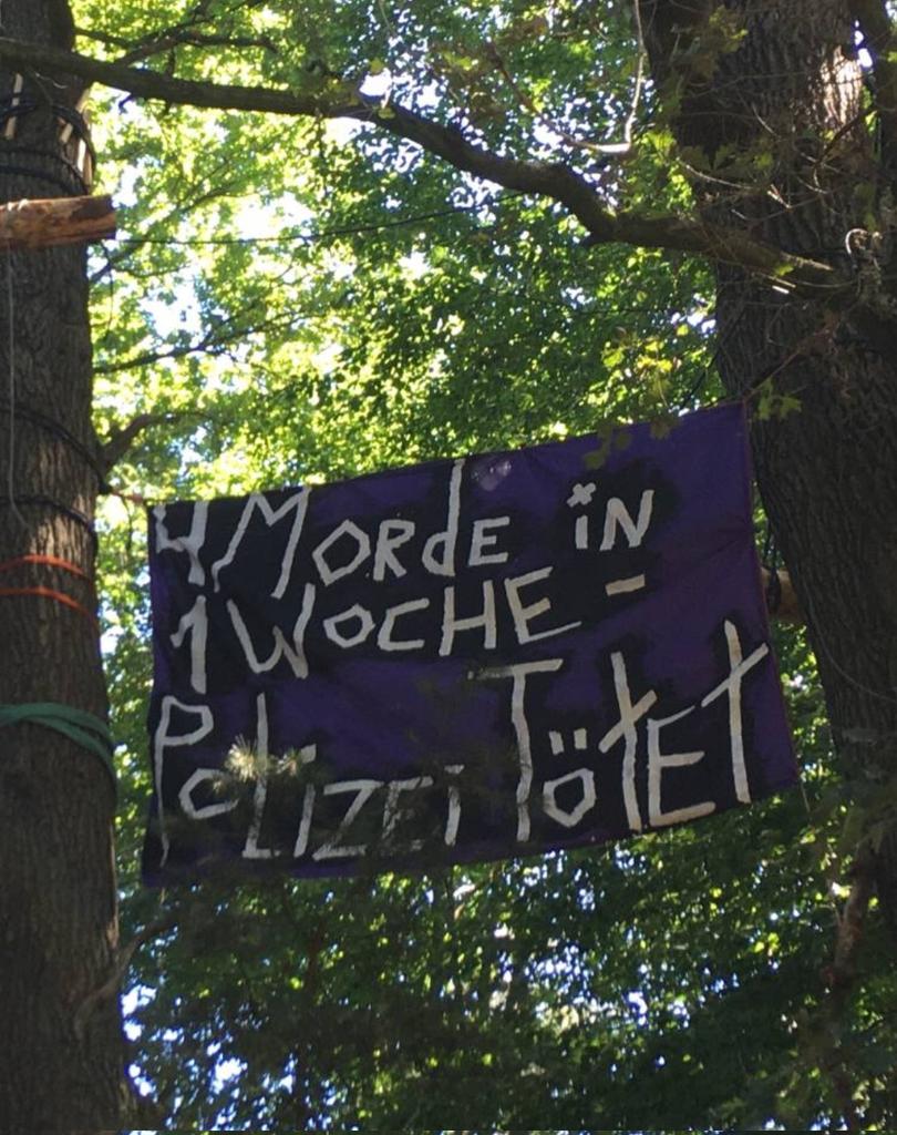 Text von einem Menschen aus der Waldi45 (TW Polizeigewalt/Mord)

Ich bin traurig und wütend. Meine Trauer ist bei den 4 Menschen, die in einer Woche von der Polizei ermordet wurden und bei allen, die im letzten Monat, Jahr und die Jahre davor getötet wurden. 1/x