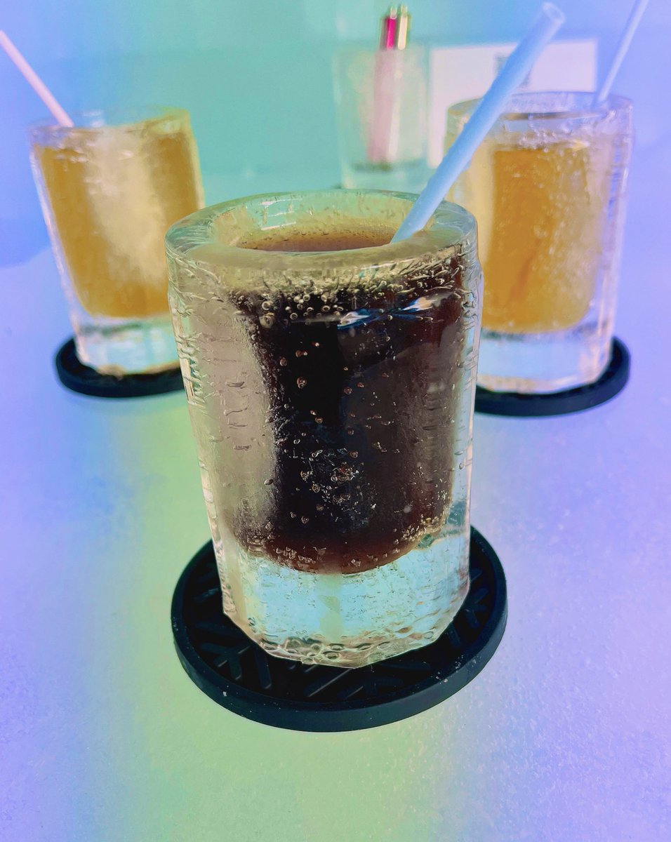 Kyoka_Unohana's tweet photo. 自撮り中を撮られてた私と、
氷のグラスinコーラ🧊✨
#ICETERRACE
#ウミカジテラス https://t.co/t0zk14KtAl