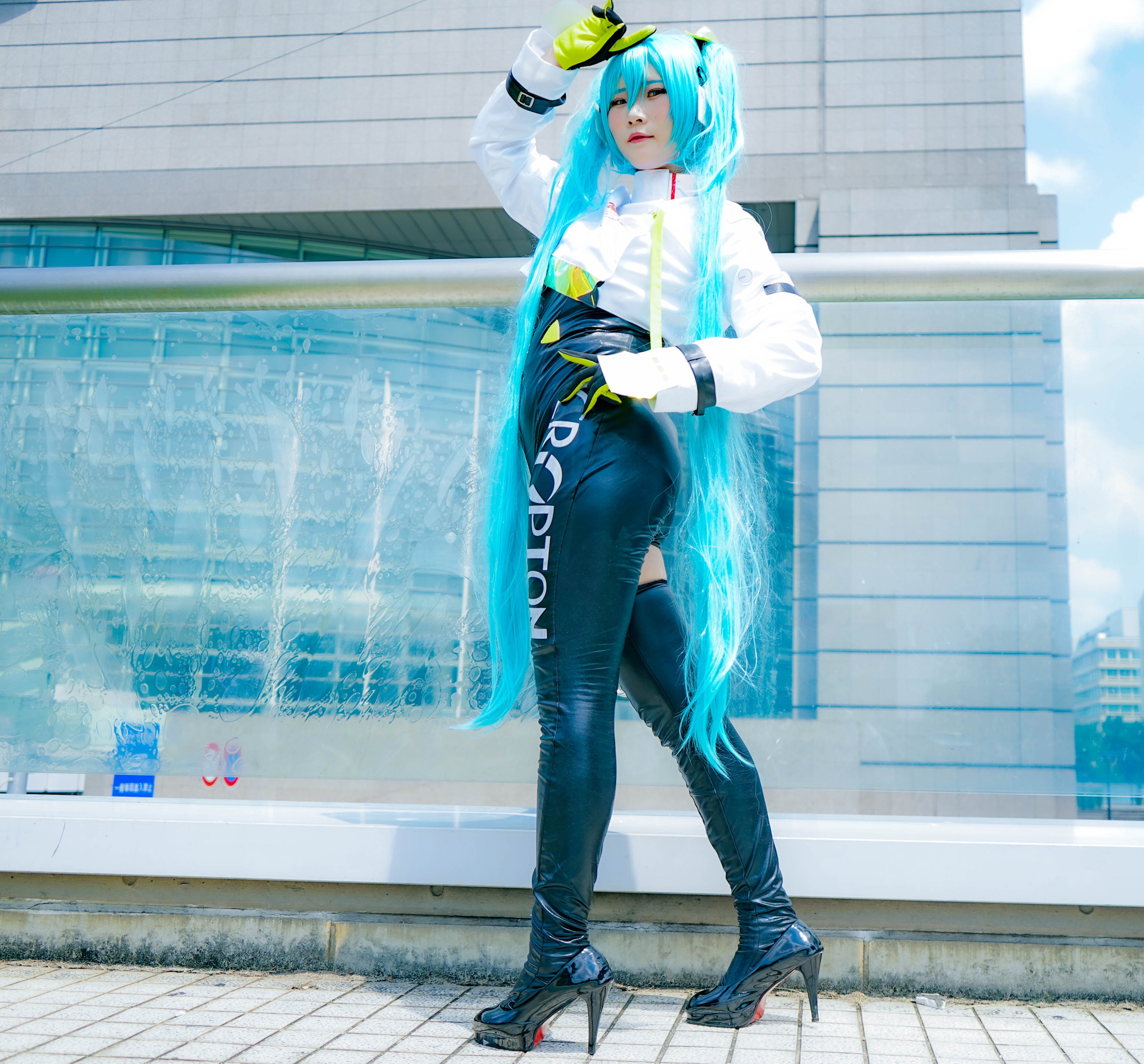 値段交渉受け付け iCOS 初音ミクコスプレ 少女探偵 ケープワンピース