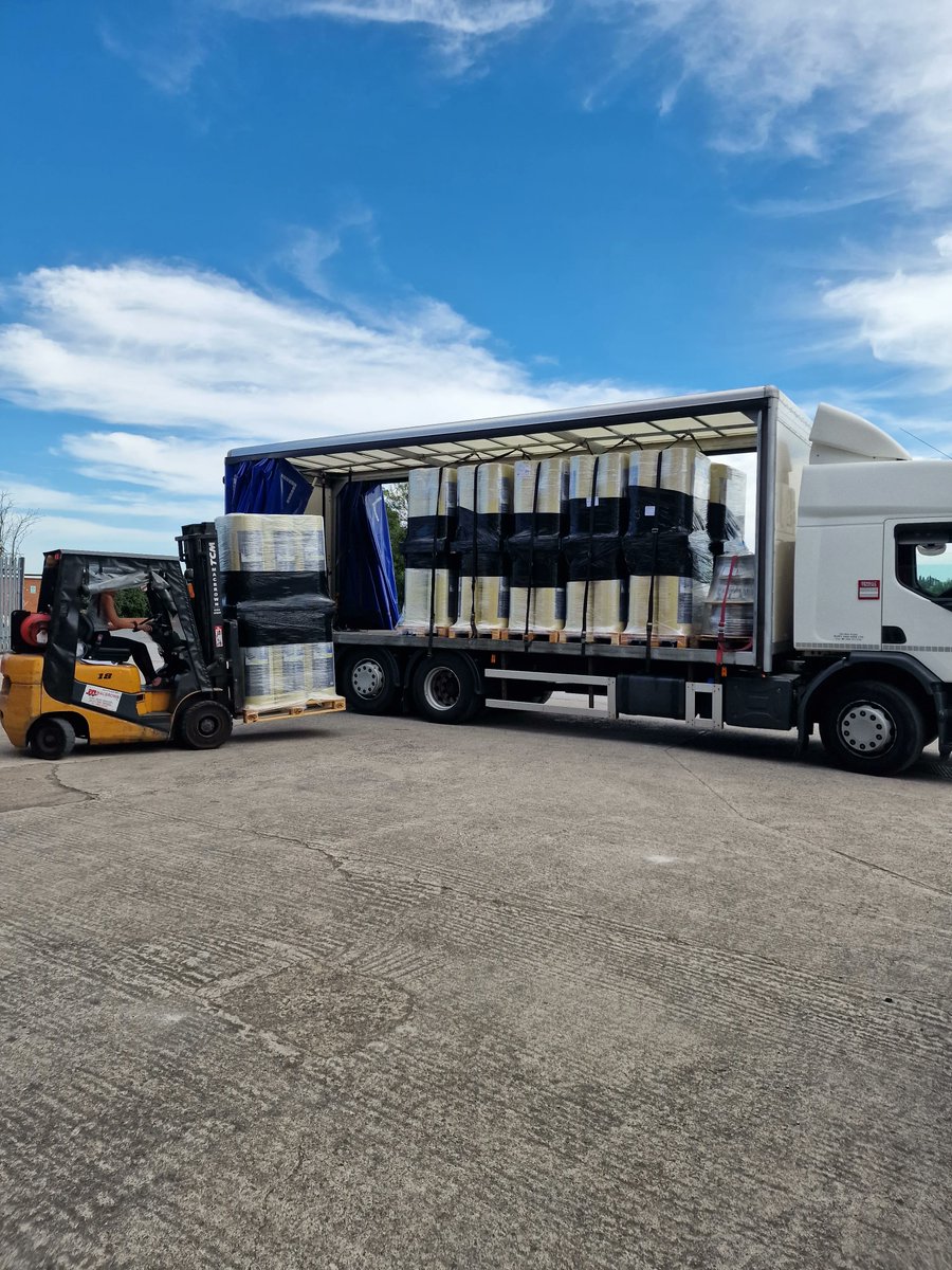 Dural_UK's tweet image. Another truck load of Durabase out the door, and what a beautiful day for it!
#CIMatting #DuralDurabase #HappyWednesday