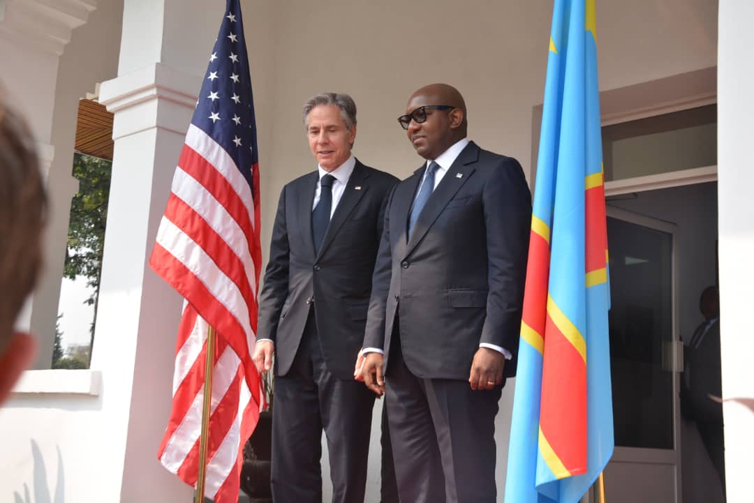 MarcelMUBENGA2's tweet photo. # Tête-à-tête le 1er Min. J.M. Sama Lukonde et le Sec. d'Etat américain Antony j. Blinken ce merc 08/08 à la Primature, ce mercredi 10 août à la Primature. Des questions importantes sur la Sécurité ds l'est de la RDC, l' Environnement, les Mines et les Elections ont été abordées. https://t.co/gYEqgPGdYV