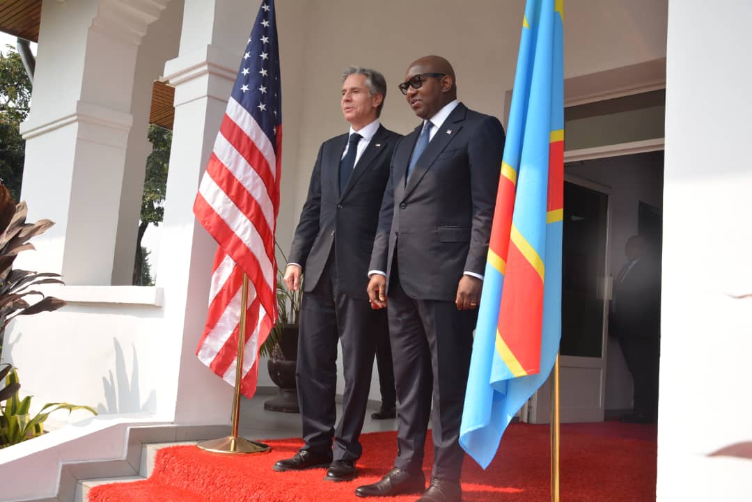 MarcelMUBENGA2's tweet photo. # Tête-à-tête le 1er Min. J.M. Sama Lukonde et le Sec. d'Etat américain Antony j. Blinken ce merc 08/08 à la Primature, ce mercredi 10 août à la Primature. Des questions importantes sur la Sécurité ds l'est de la RDC, l' Environnement, les Mines et les Elections ont été abordées. https://t.co/gYEqgPGdYV
