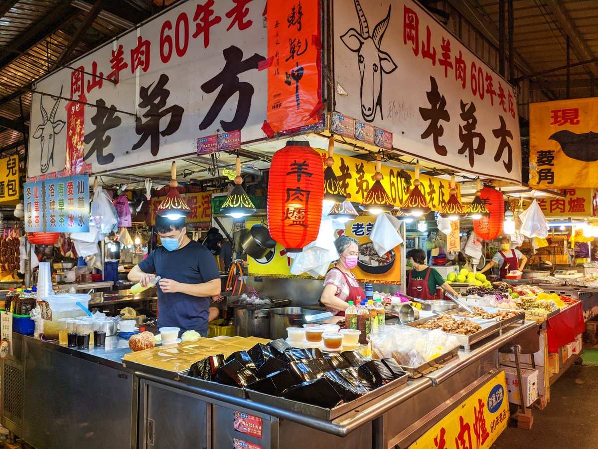 ★看影片：https://t.co/zeMZi5G24Q 台中「大里」中興商圈知名的「內新市場」。 Neixin Dusk Market (Dali District, Taichung City)