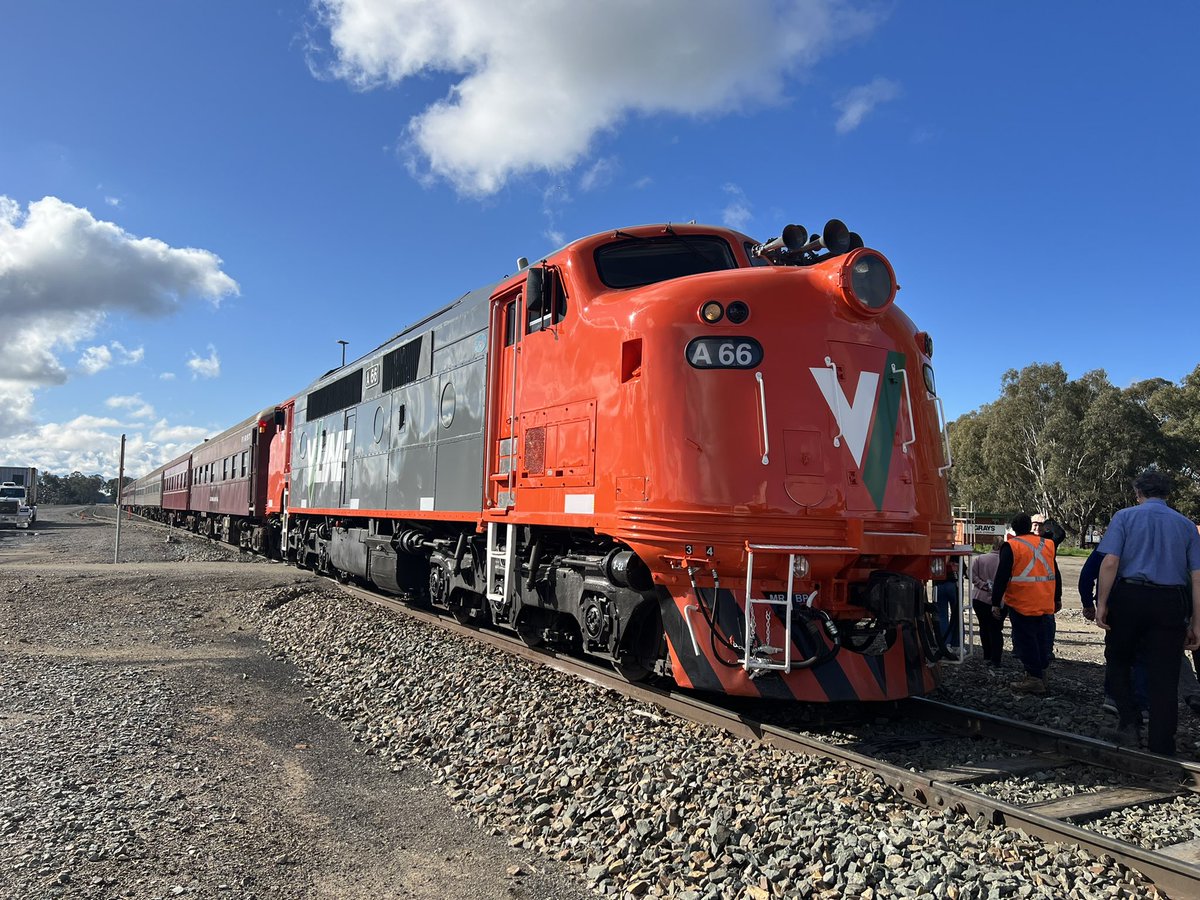 707_operations's tweet photo. Some engine and train shots of last weekends #slowrail #journey. #Riverlander #tourism @BenCarrollMP @JacintaAllanMP @TaniaMaxwellMP @VLine @VicGovDoT @VicTrack_Vic #heritage next tour tix selling #siloart @RD_Vic @AliCupper #train @sleeping_train https://t.co/d7zs4g6Ojh