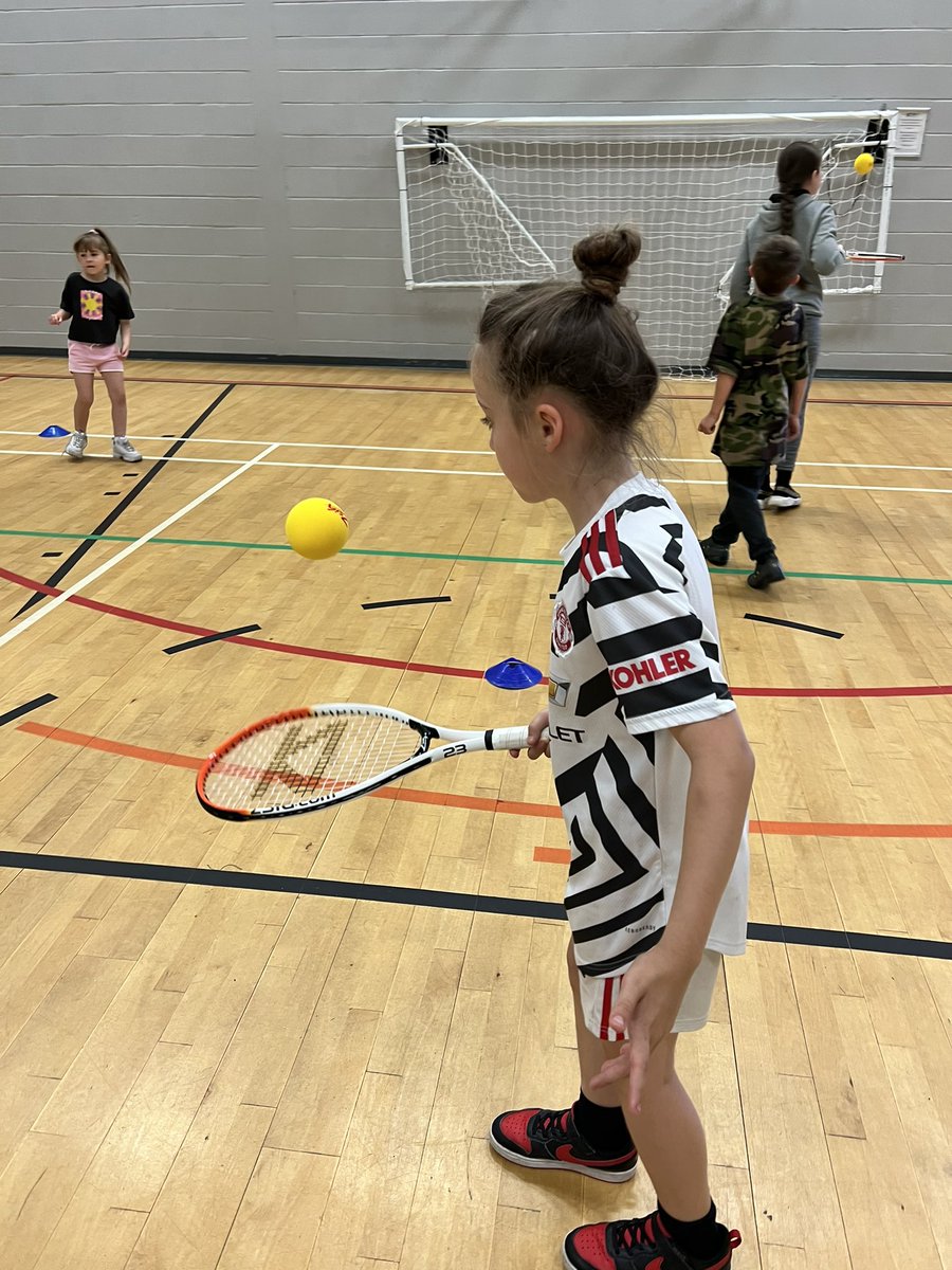 HAFTameside_'s tweet photo. Challenge two of the day tennis uppys 🎾 thank-you to @the_LTA for the amazing equipment 🙌🏽 @active_tameside #CommonwealthGames #HAF22 #Fuel4Fun #LTAServes #TeamOxfordPark https://t.co/VGZDG9JBmY