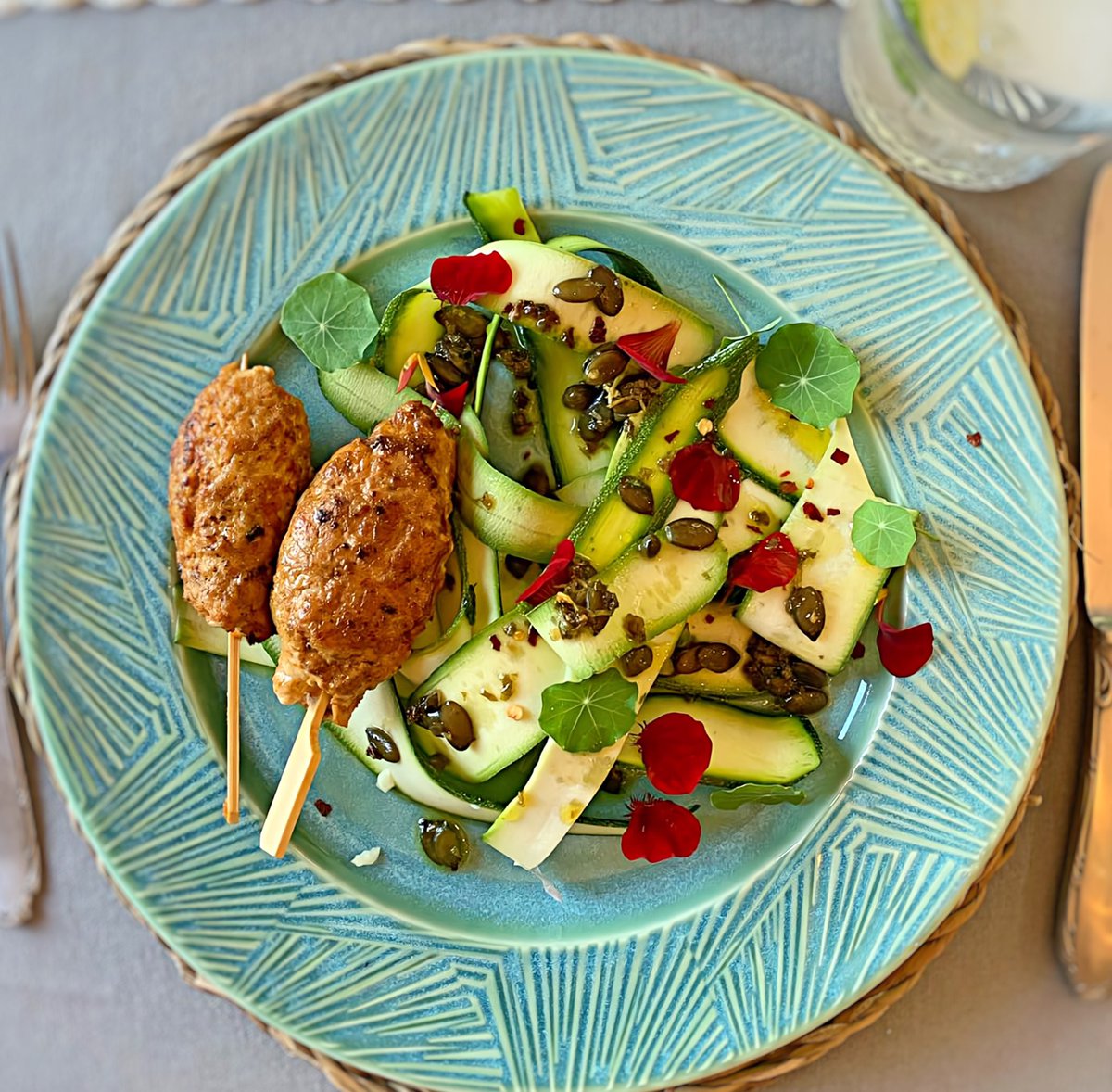 EmilysHomeCK's tweet photo. Join me with @martynmnw today at 3.15pm on @BBCDerby for ‘What’s Cooking Wednesday’ cook along these perfect bbq recipes chicken shawarma and spicy courgette salad!

#RecipeOfTheDay #bbcfood #keto https://t.co/Gn7WzxgCOG