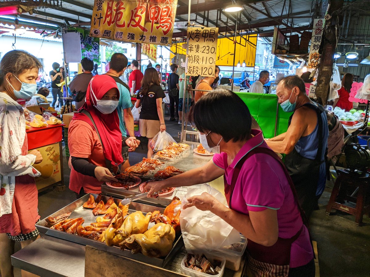 ★看影片：https://t.co/zeMZi5XDtq 台中「大里」中興商圈知名的「內新市場」。 Neixin Dusk Market (Dali District, Taichung City)