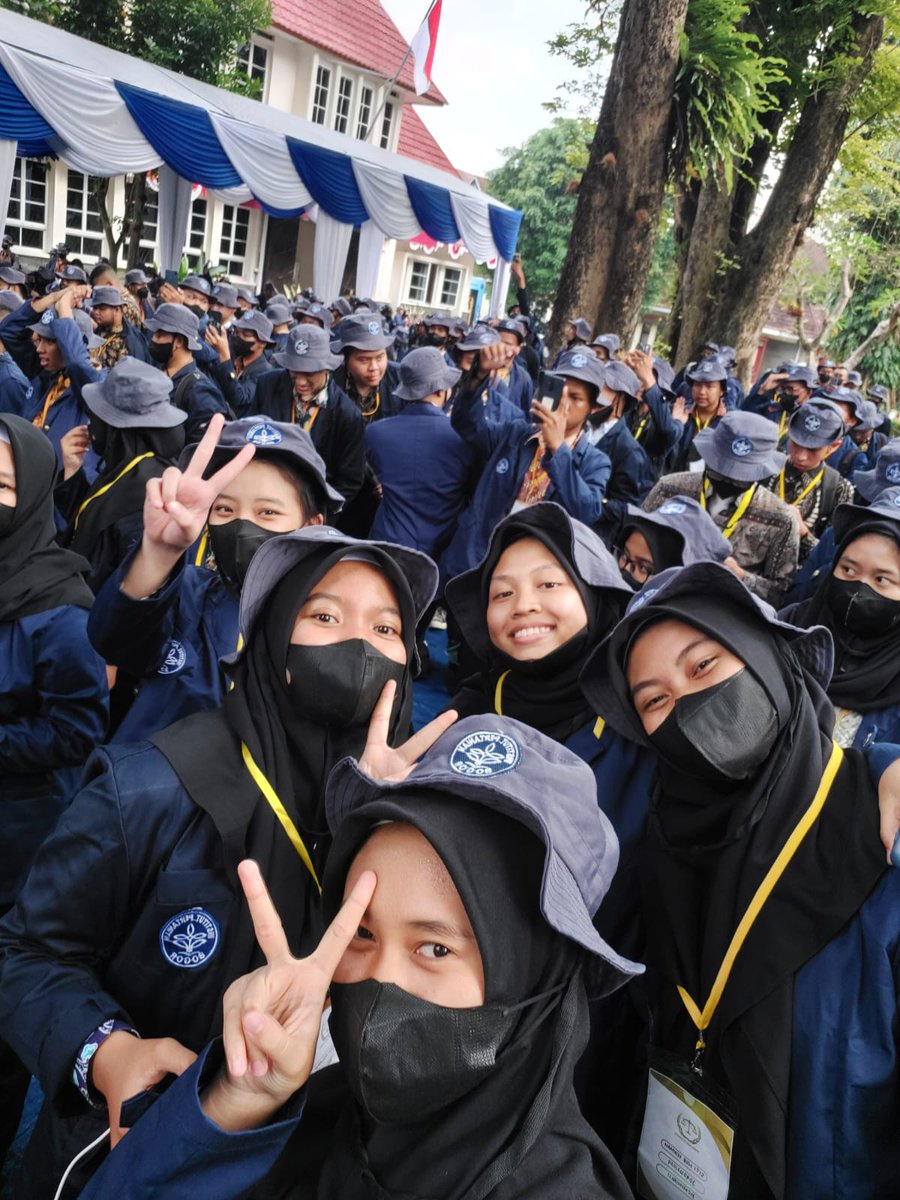 FIsmaladewi's tweet photo. Seru bangettt asli ini hari terakhir MPKMB, seru bangetttt. Ketemu temen baru dari prodi lain. Friendly bangetttt semuanya😘😘😘

#VOKASIIMPACT #MPKMB59SVIPB #IPBDIGDAYA #VOKASIJUARA  #TheGlimpeStoryofGatamalaAgrinawa https://t.co/RuOhM8cQE1