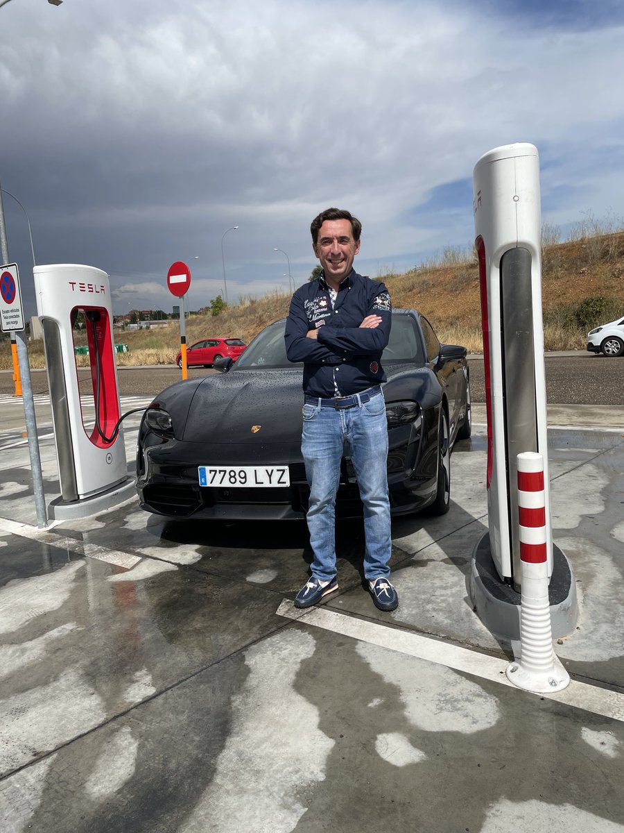 joseluisportela's tweet photo. Viajando a galicia en coche 100% eléctrico. Se lo dedicamos a todos los que insisten que no se puede viajar. Parada solo de 20 min a cargar gracias a los súper cargadores y al sistema Porsche 
⁦@Porsche_Iberica⁩ ⁦@ClubTeslaES⁩ ⁦@pasa_electrico⁩ https://t.co/lxOefZj7dK