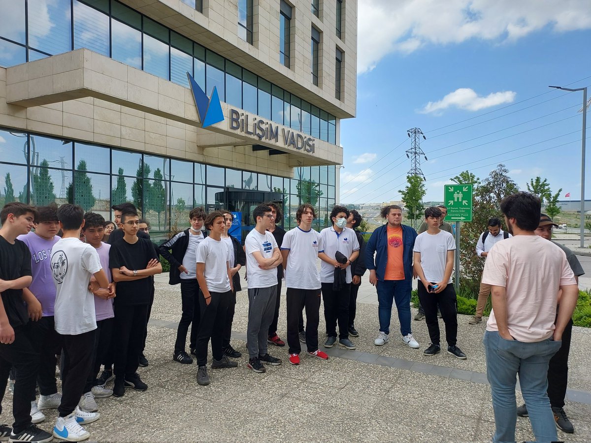 Bilişim Vadisi gezimizde "42 Okullarıyla" tanışan  öğrencilerimiz Efe Yılmaz ve Ertuğrul Esat Cakıroglu sınavları başarıyla geçerek egitimlere katılmaya hak kazanmıştır.Ancak yaşları nedeniyle yazılım eğitimlerine 2024 yılında başlayacaktır. <a href="/memleventyazici/">Levent Yazıcı</a> <a href="/burhan131/">Burhan BAYRAK</a> <a href="/necdetby/">necdet bayındır</a>