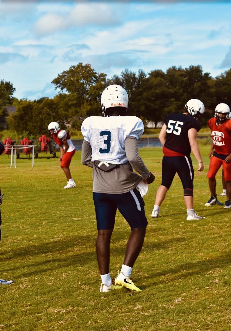 KhariRennie's tweet photo. Chapter 4 📖 🙏🏿🏈 🖖🏿💯💪🏿
This year I dedicate to my grandma ❤️🕊 #GoneButNotForgotten
It’s going to be a movie  🎥🍿📸#FHS #JustFreedom #QB1 #StudentAthlete #Classof2023 #FaithFamilyFootball #GodIsGreat #GodOverEverything https://t.co/b0ZWxOhNWx
