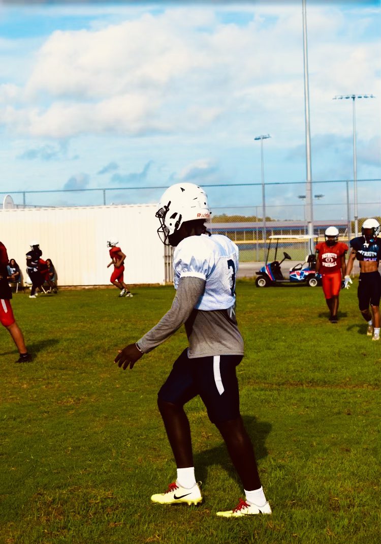 KhariRennie's tweet photo. Chapter 4 📖 🙏🏿🏈 🖖🏿💯💪🏿
This year I dedicate to my grandma ❤️🕊 #GoneButNotForgotten
It’s going to be a movie  🎥🍿📸#FHS #JustFreedom #QB1 #StudentAthlete #Classof2023 #FaithFamilyFootball #GodIsGreat #GodOverEverything https://t.co/b0ZWxOhNWx