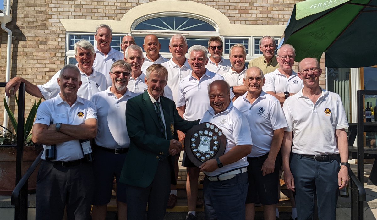 BRAINTREE ARE THE 2022 SENIOR INTERCLUB PAIRS CHAMPIONS!!
Our 8 pairs ran out eventual winners with a total of 329 points. Maldon were second with 325 points with Colchester third with 315 points, followed by Five Lakes (310), Burnham (302) and Frinton (283). Good work!