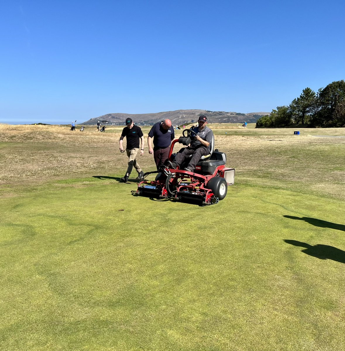 DanHiney's tweet photo. Thank you Ross @GreenTekGroup for demonstrating their very impressive Dynoseeder @conwygolfclub https://t.co/AehS3AHAwk