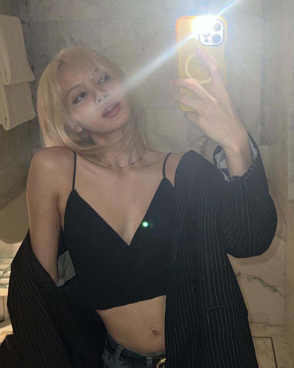 feistymandu's tweet photo. she knows what she's doing 🥵 https://t.co/DPmMZ6CJiZ