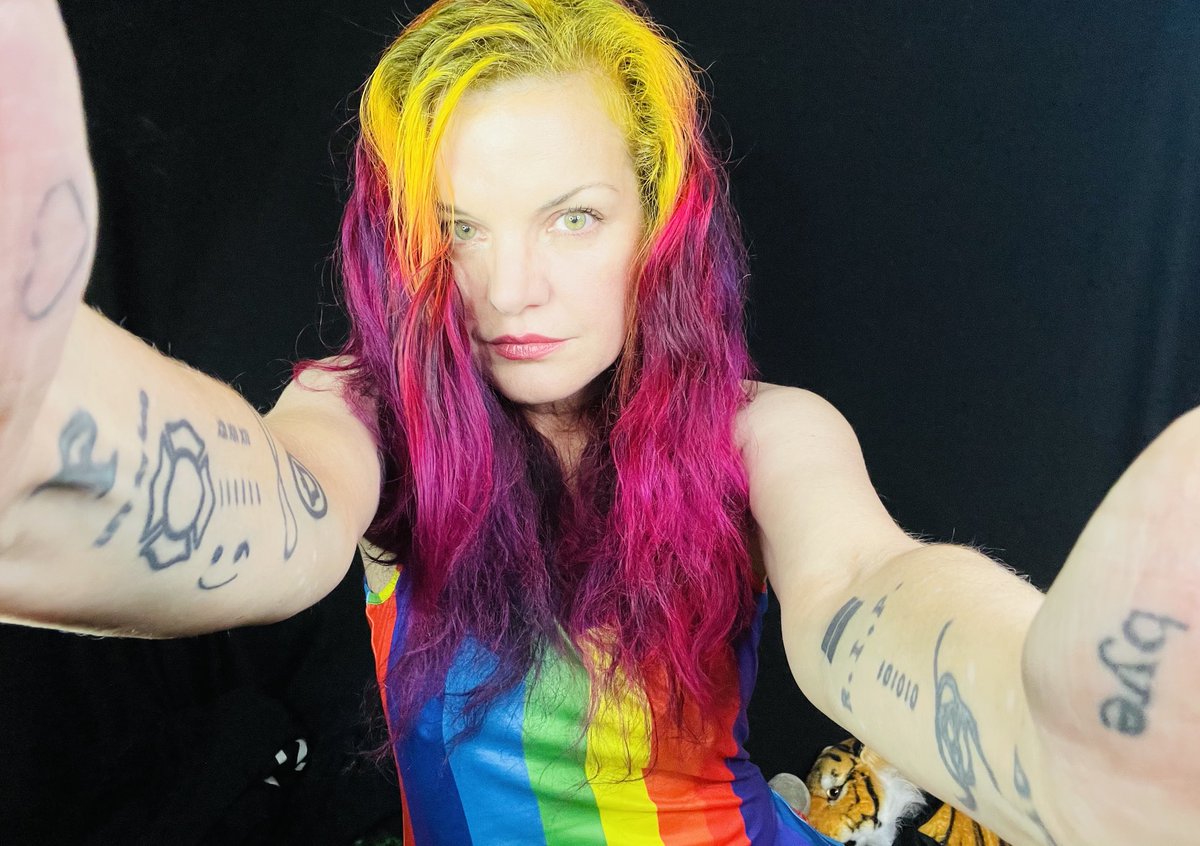 Pauley Perrette (@pauleyp) on Twitter photo I was adjusting my camera for a video I can’t tell you about yet and got this rad pic. (I’ll tell you later)
:) I was adjusting my camera for a video I can’t tell you about yet and got this rad pic. (I’ll tell you later)
:)