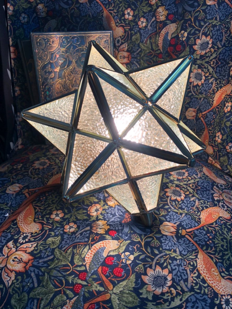 「夫からの誕生日プレゼントの星形ランプですデザインがかわいすぎてときめきます 」|海嶌あありすけ@BOOTHのイラスト