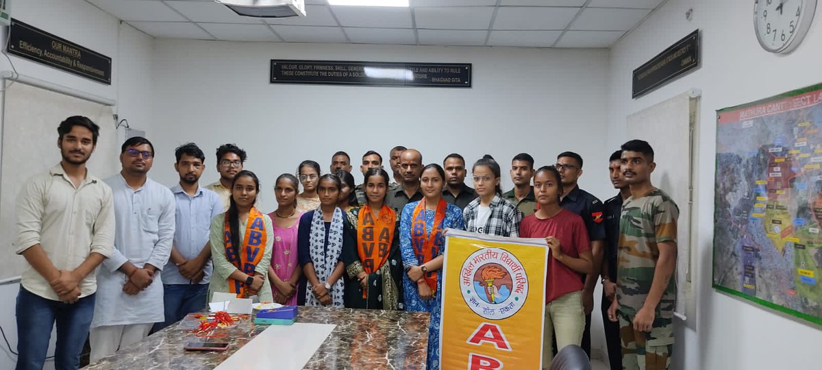 abvpbraj's tweet photo. जनपद मथुरा में विद्यार्थी परिषद की छात्रा कार्यकर्ताओं ने देश की सुरक्षा में तैनात भारतीय सेना के जवानों को स्वयं निर्मित रक्षा सूत्र बांध कर रक्षाबंधन का पावन पर्व मनाया।
#ABVPBraj
#ABVPMathura https://t.co/59iJb6hUzq