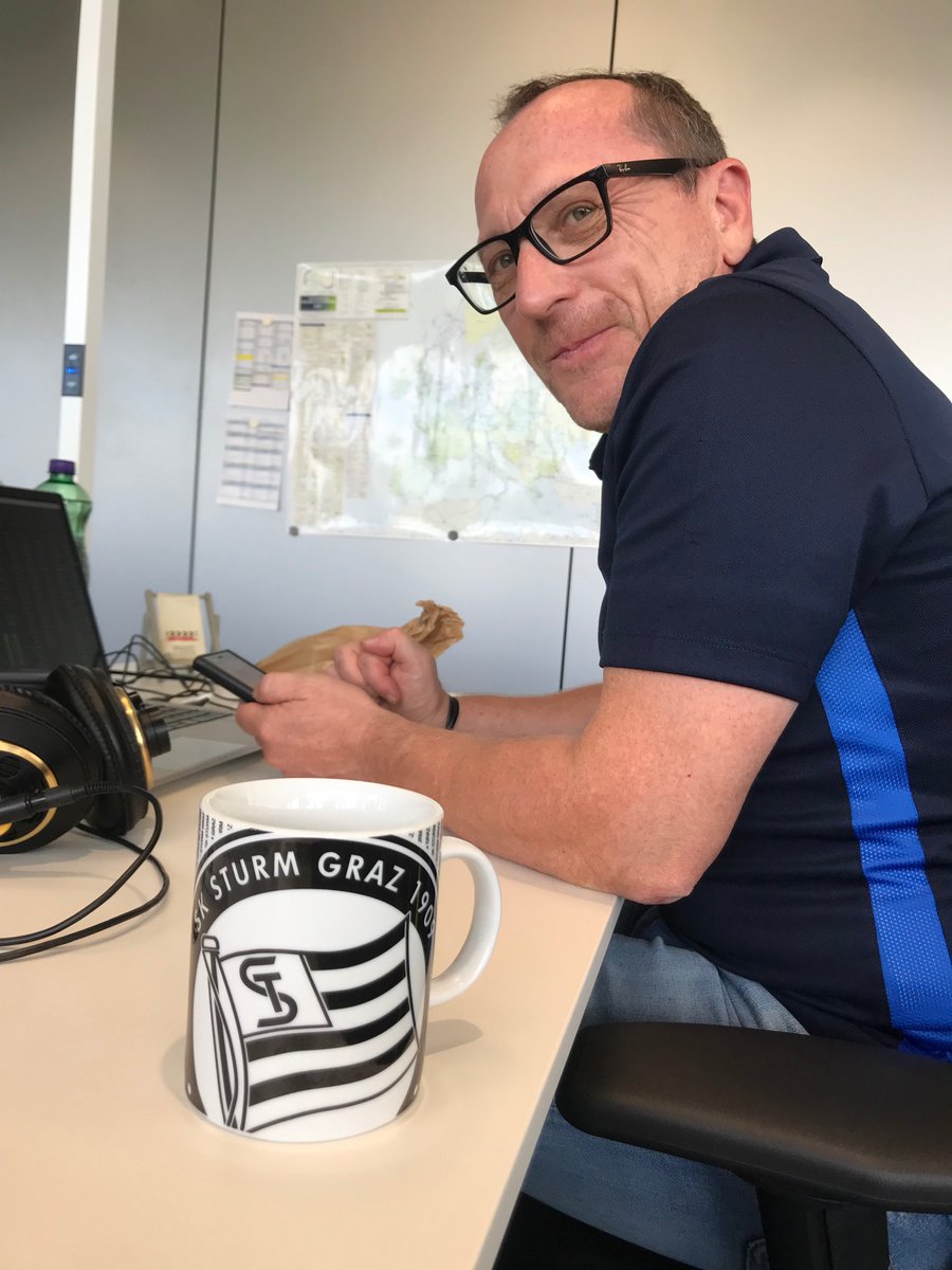 Er kann einfach nicht anders…<a href="/VObermayr/">Volker Obermayr</a> Der Bayern-Fanclub hier hält sich vornehm zurück..,vorerst…