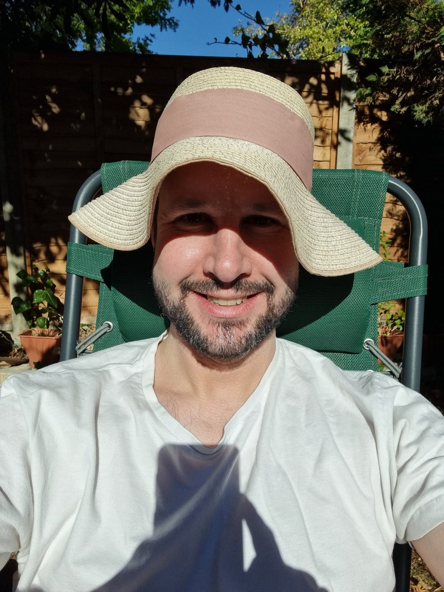 Badasafish80's tweet photo. Enjoying the sunshine in #London.
#notmyhat https://t.co/lBYOD3tnRi