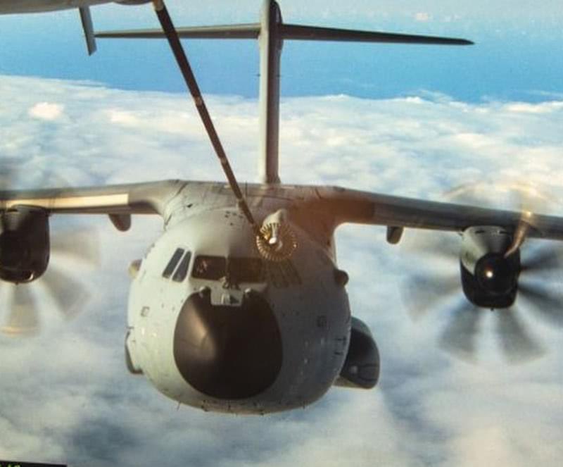 A RAF Atlas has been refuelled by a Voyager, over the South Atlantic for the 1st time. 

The Atlas was flown from RAF Brize Norton  to Ascension before flying on to the Falklands. ✈️ ⛽️