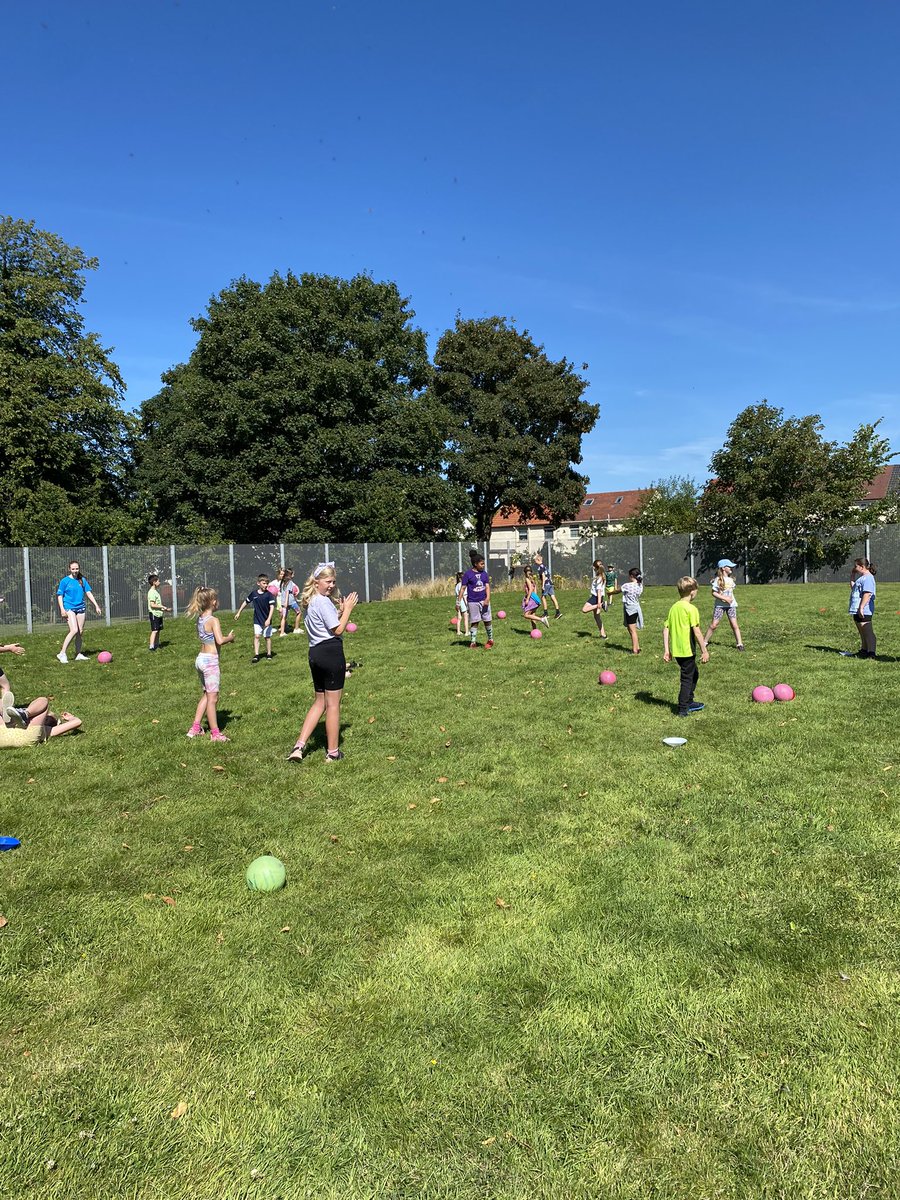 ActiveAyr_SAC's tweet photo. Final day of our multi sports camp at @Ayr_Academy2016 β
the children had a fantastic final day of badminton, rounders, rugby & hockeyπ a massive thank you to all leaders and coaches π πΈ π π π₯΅π€© #SASummer22 #Thrivingcommunities https://t.co/2jWHIeiQlM