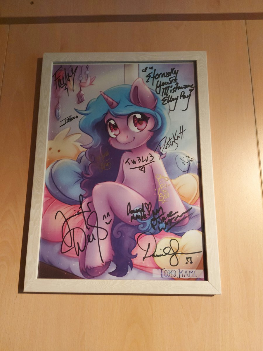 Finally found the time to get a frame for my signed poster from this years <a href="/gala_con/">GalaCon</a> made by the lovely  <a href="/TokoKamiArts/">TokoKami @ Dokomi 3B-02</a> !
Thank you all so much for beeing there <a href="/Elley_Ray/">Unicorn-Dragon QUEEN🦋⭐️🎶🦄🌊</a> <a href="/PWhateverer/">PrinceWhateverer ✈️ HarmonyCon</a> <a href="/FaultyMusic/">Faulty</a> <a href="/dannyimusic/">Daniel Ingram</a> <a href="/Dusty_Kat/">Dustykatt / ダスティキャット 🏳️‍🌈🌈🏴‍☠️</a> and everyone else I got the chance to meet (again) :)