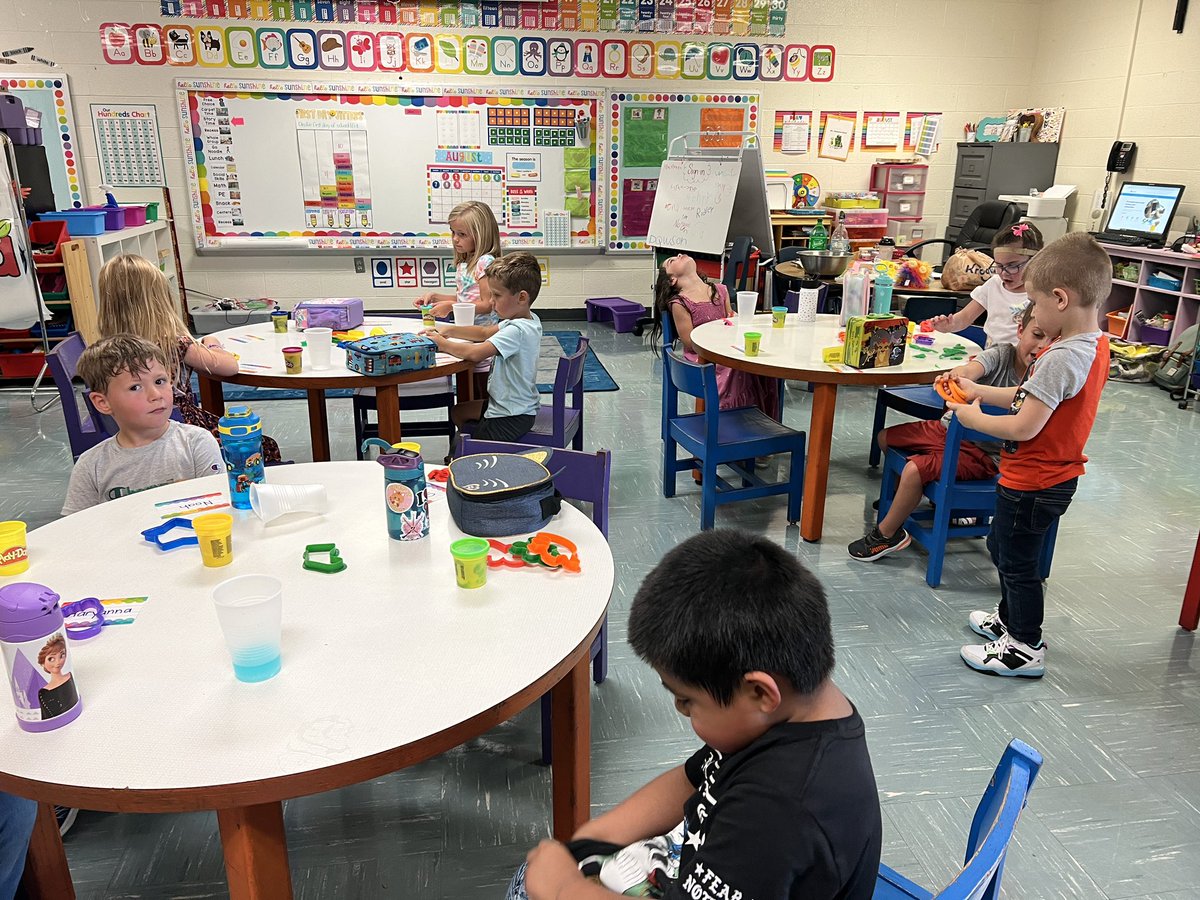 JNoOES_IC's tweet image. Happy First Day of K to our newest Bobcats! #firstdayofK @sbes_bobcats @DCS_TN