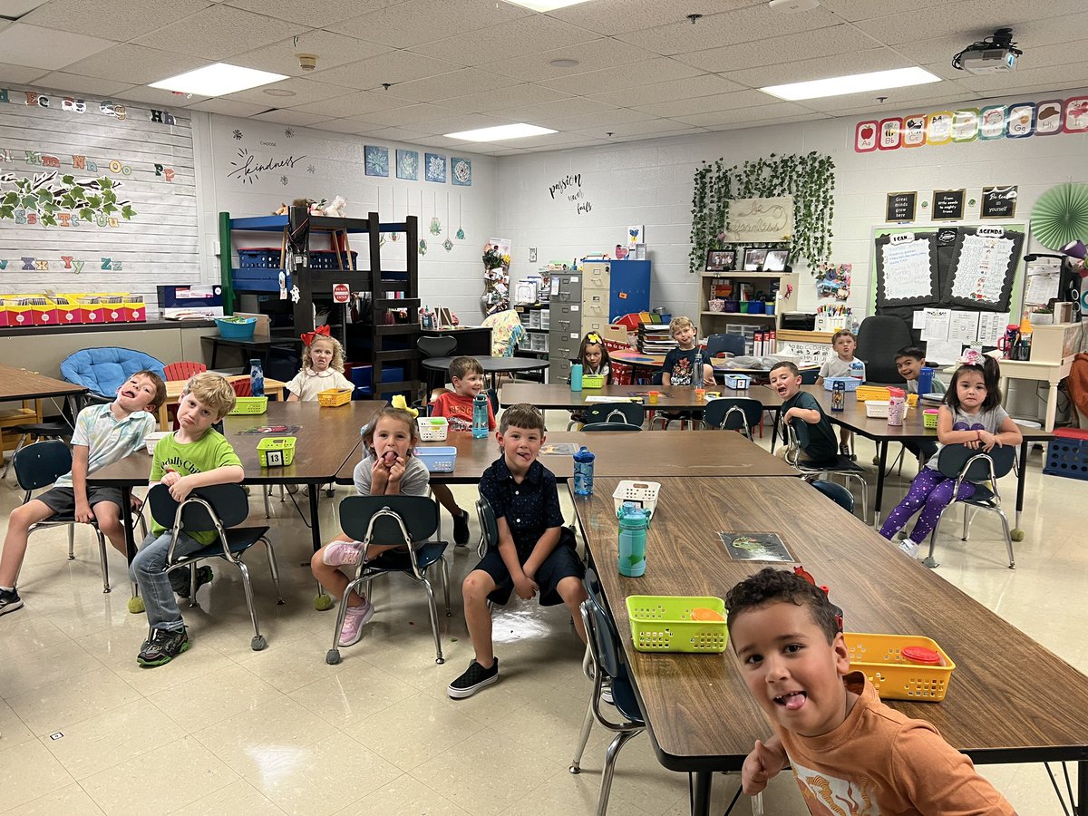 JNoOES_IC's tweet image. Happy First Day of K to our newest Bobcats! #firstdayofK @sbes_bobcats @DCS_TN