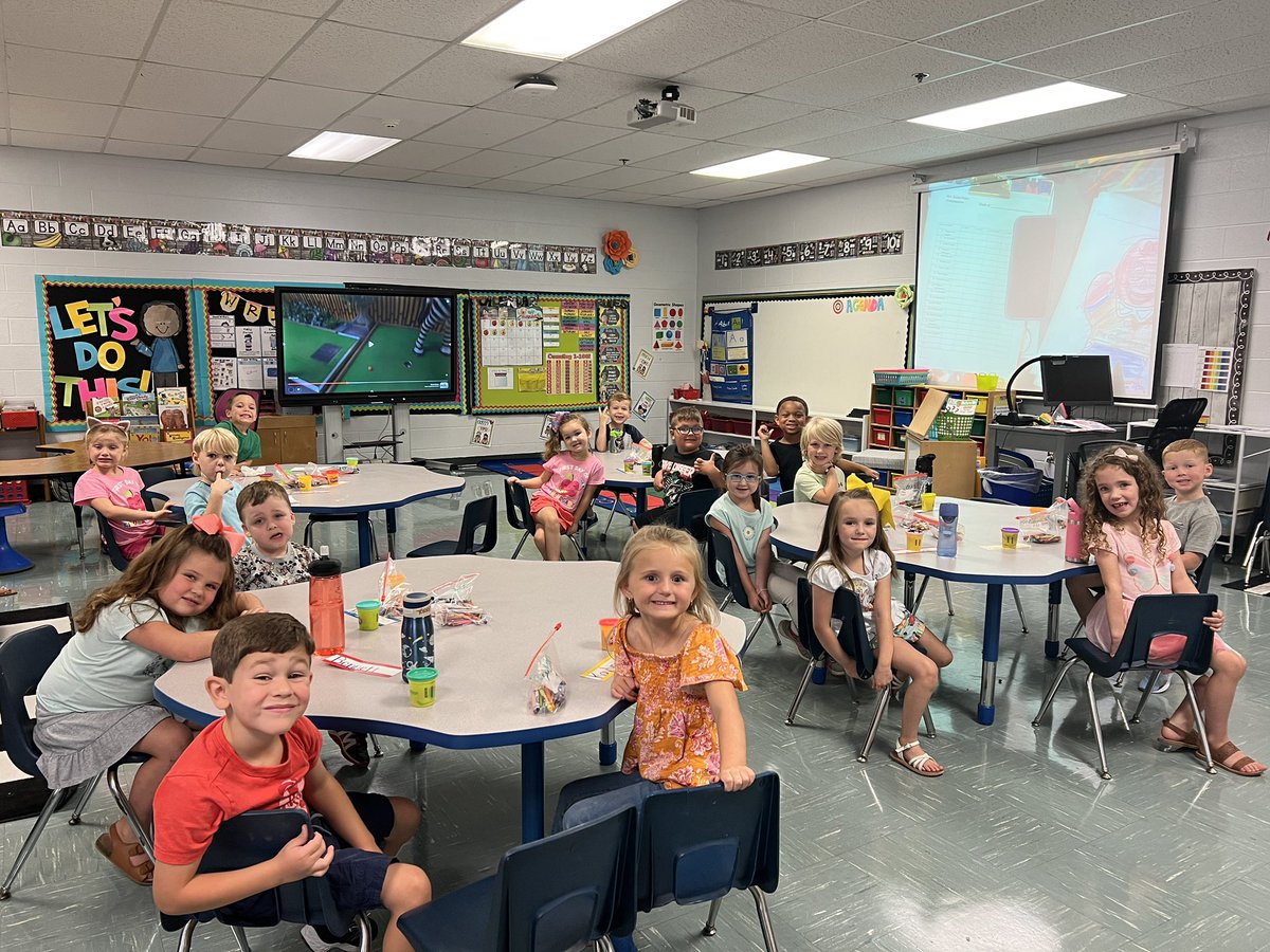 JNoOES_IC's tweet image. Happy First Day of K to our newest Bobcats! #firstdayofK @sbes_bobcats @DCS_TN