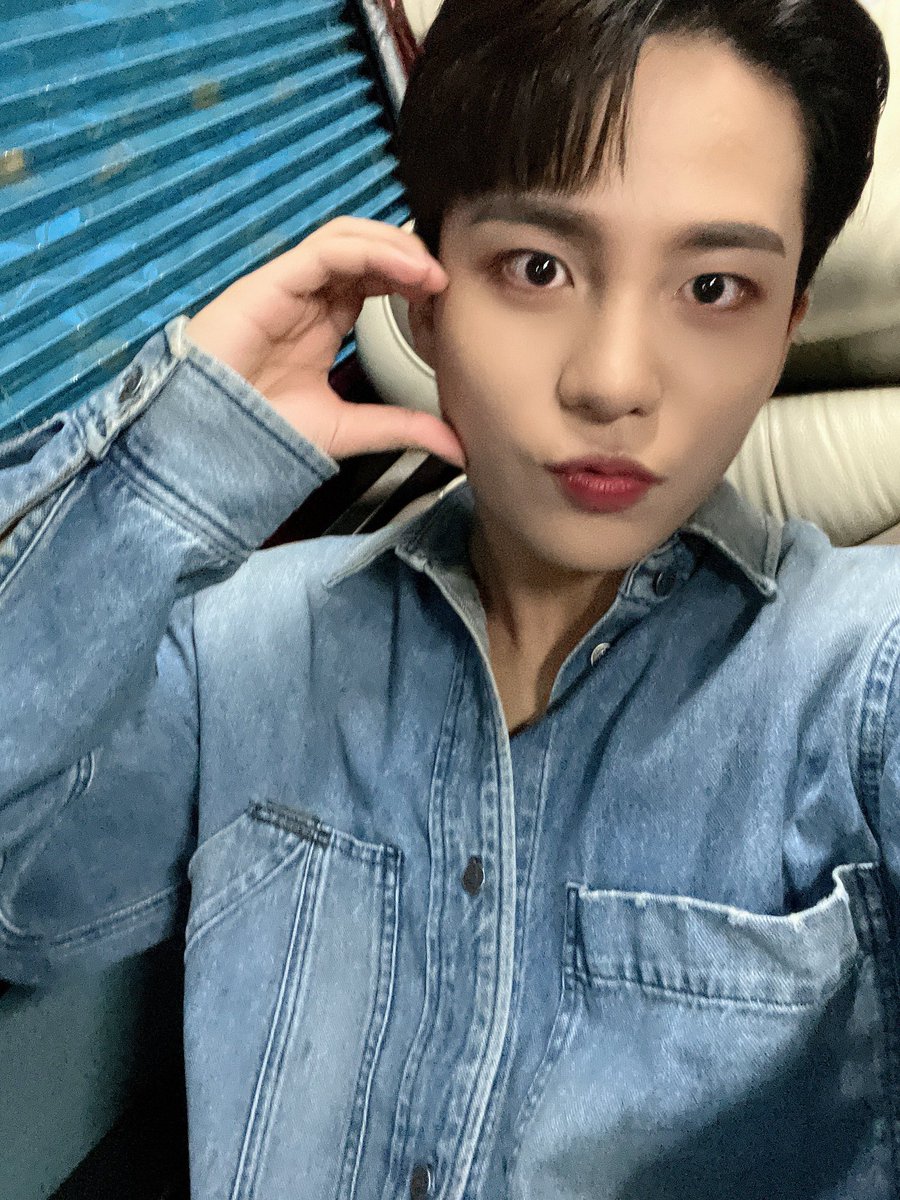 220810 | 🌌 🐻 JONGHO en Universe

"ㅋㅋㅋㅋㅋㅋ Hongjoongie hyung cantó mi parte ayer
Con Mingi hyung
Son tan lindos, como era de esperar de mis hyungs"

Cr. __itschoijongho