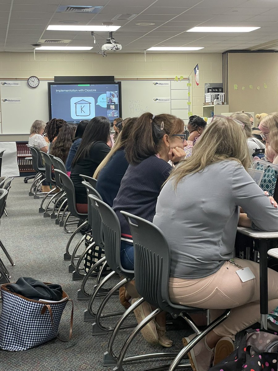 CFISDPK1's tweet photo. Ss will be able to use the Keyboarding without Tears in Primary this year which is great for our littles! @CFISDPK1 @CyFairISD Ts are engaged seeing the ways the learn keyboarding! #noplacelikeprimary https://t.co/xQ01DPqyQh