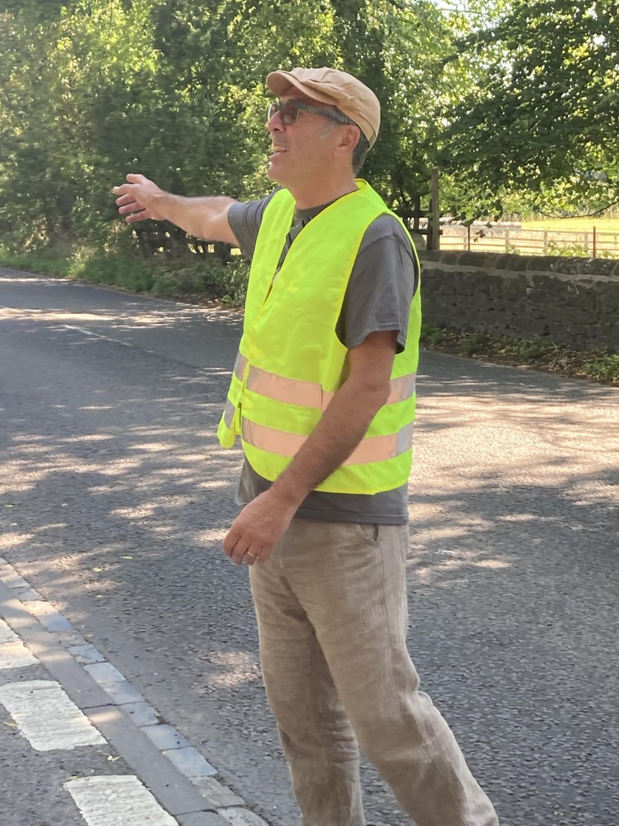 Darrell's cheerfully welcoming riders into and directing them out of #BarnardCastle control point. He was on holiday and had 24 hours to spare before a wedding in Newcastle, so here he his enjoying himself. #LEL2022