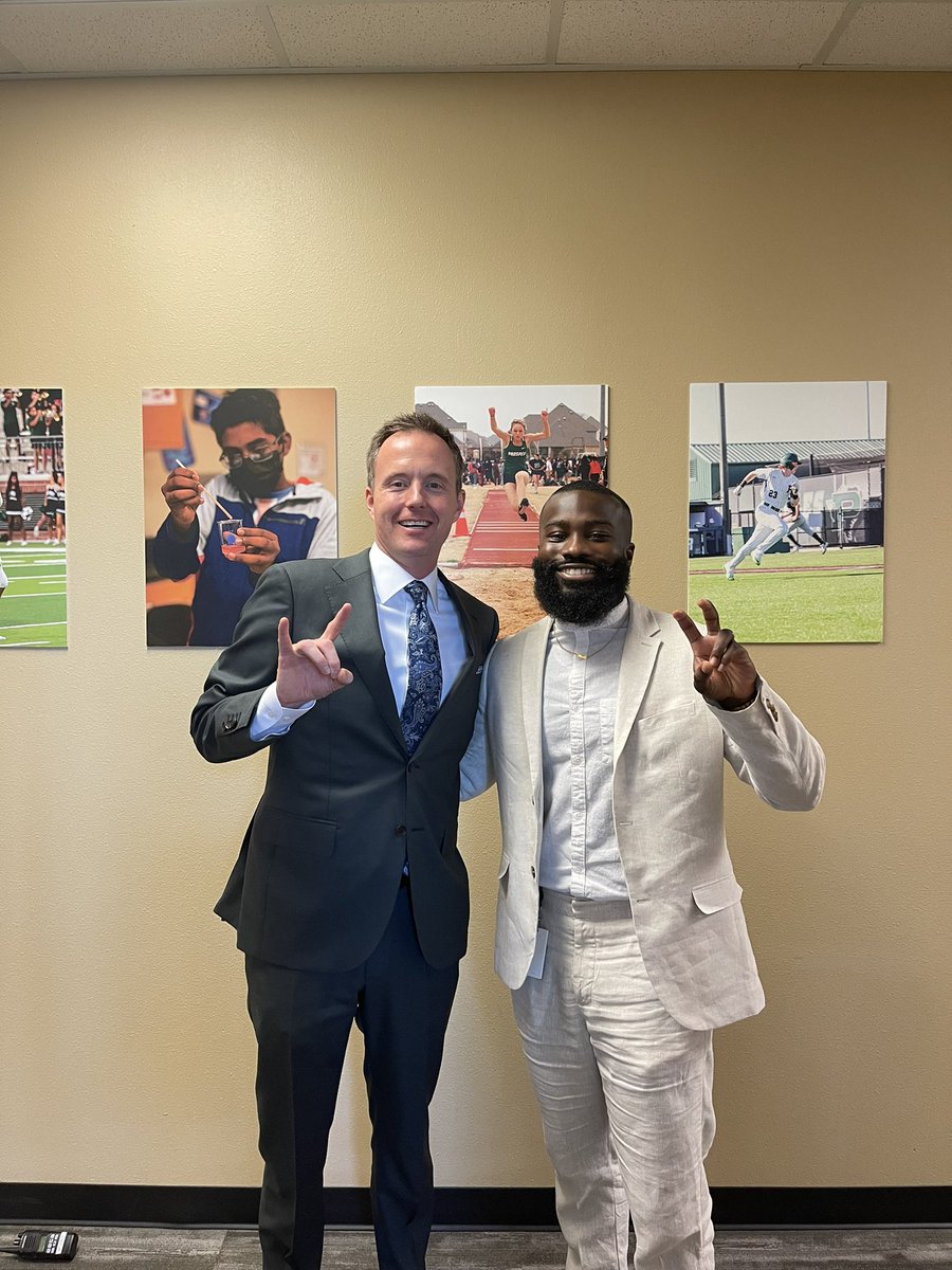 CameronD_Gibson's tweet photo. What do you get when you cross a Longhorn and a Pony on the first day of school? Absolute Freshness! #FirstDayFresh @UTexas35 @UTAustin @SMU @ProsperHS https://t.co/Ww5pzalonp