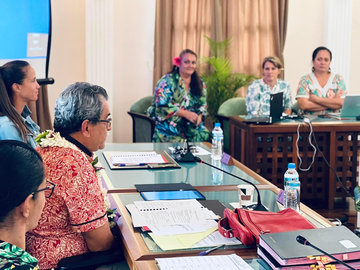SandDezerville's tweet photo. Rentrée solennelle à Pira’e pour souhaiter la bienvenue à notre nouvelle IEN Marie Goetz-Georges et à notre nouvelle directrice de l’école Taaone…le conseil municipal a été ravi de cette présentation en ouverture de séance.
#pirae #éducation #partenariat @ienneuro https://t.co/A2U1na95gu